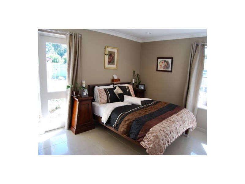 11 Talbingo Crescent, Lake Albert NSW 2650