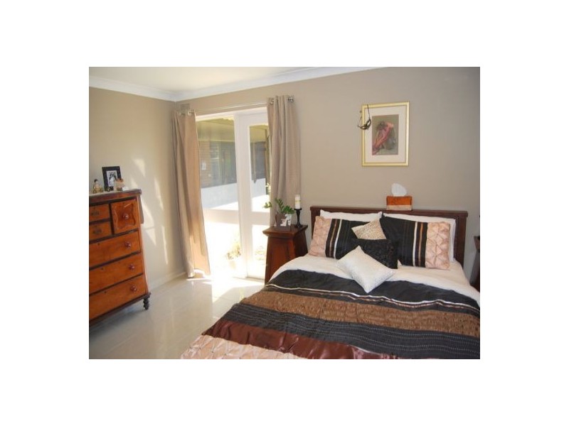 11 Talbingo Crescent, Lake Albert NSW 2650