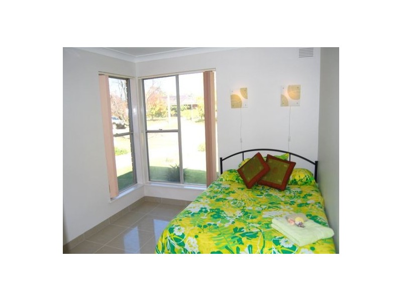 11 Talbingo Crescent, Lake Albert NSW 2650