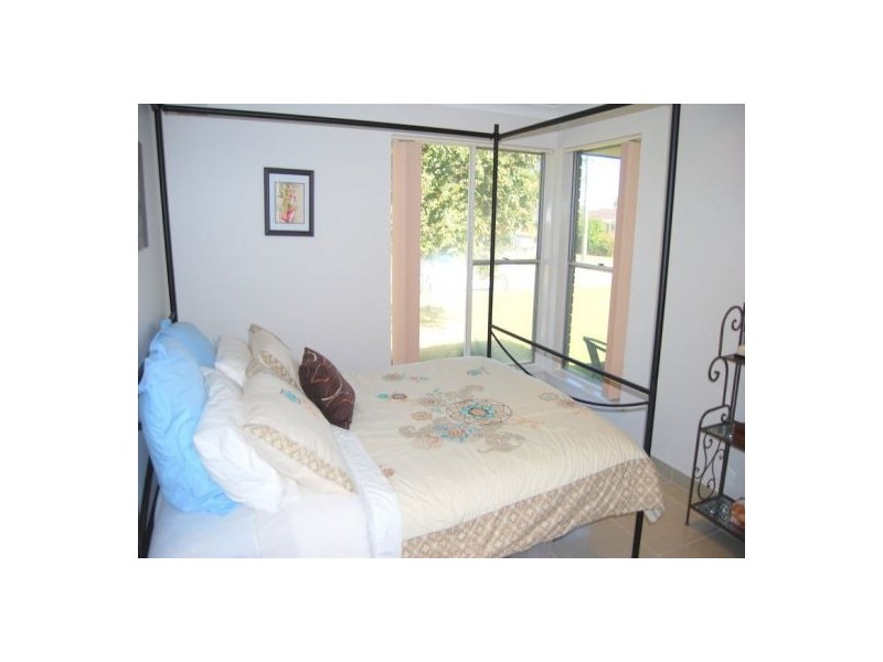 11 Talbingo Crescent, Lake Albert NSW 2650