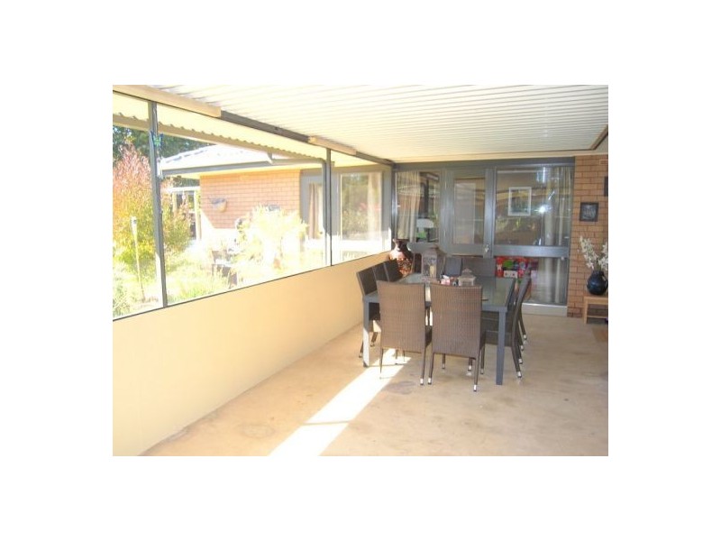 11 Talbingo Crescent, Lake Albert NSW 2650