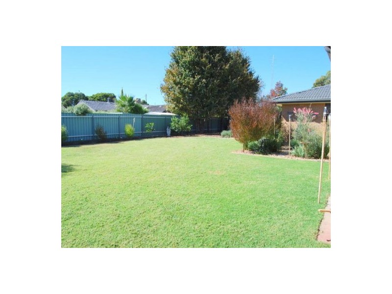 11 Talbingo Crescent, Lake Albert NSW 2650