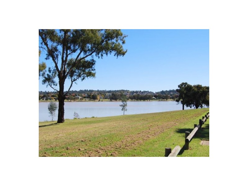 11 Talbingo Crescent, Lake Albert NSW 2650