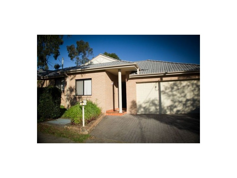 2A Bernard St, Westmead NSW 2145