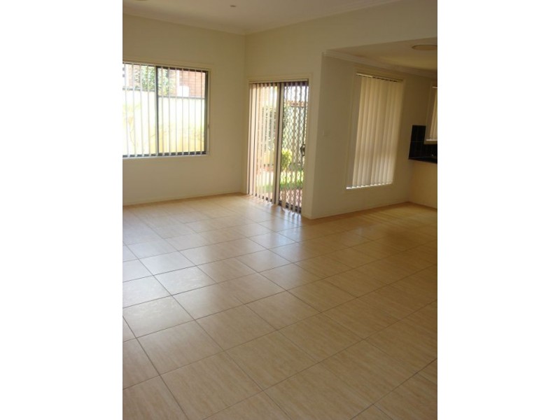 2A Bernard St, Westmead NSW 2145