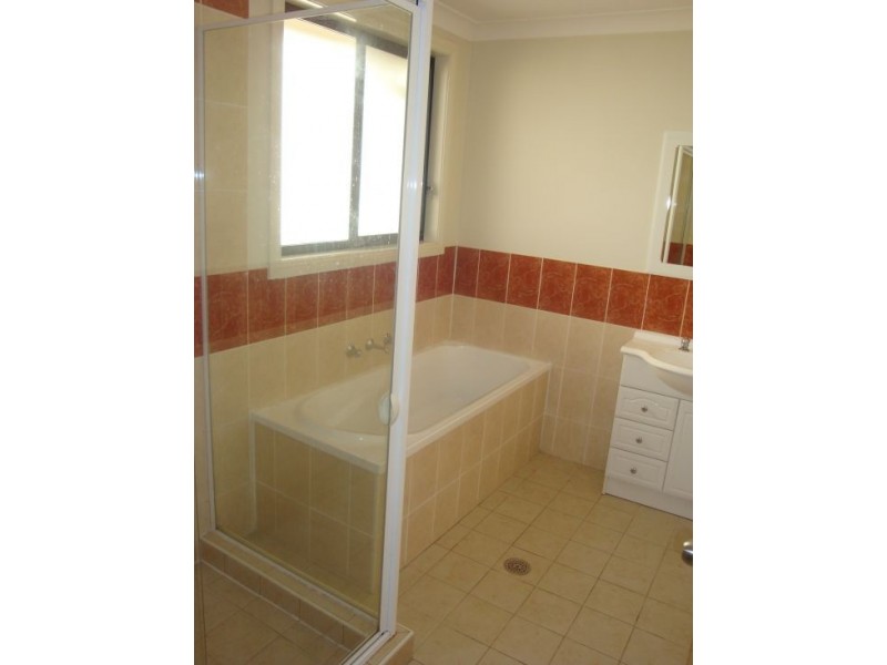 2A Bernard St, Westmead NSW 2145