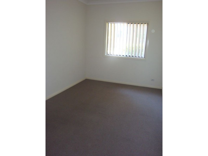 2A Bernard St, Westmead NSW 2145