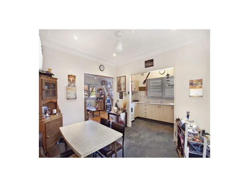 18 Bell Crescent, Fairfield NSW 2165