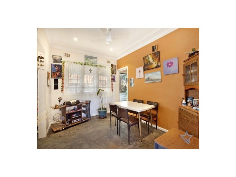 18 Bell Crescent, Fairfield NSW 2165