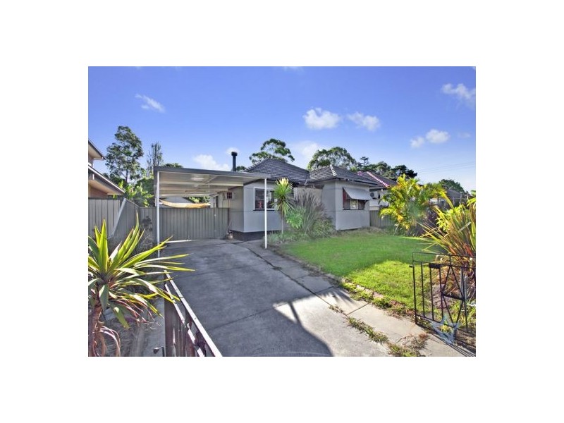 18 Bell Crescent, Fairfield NSW 2165