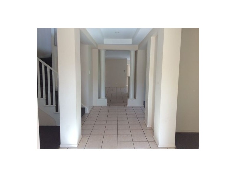 102 Lancaster Cct, Stretton QLD 4116