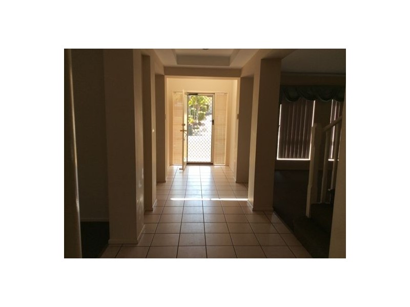 102 Lancaster Cct, Stretton QLD 4116