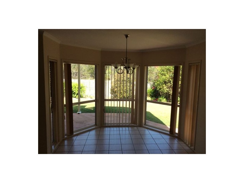 102 Lancaster Cct, Stretton QLD 4116