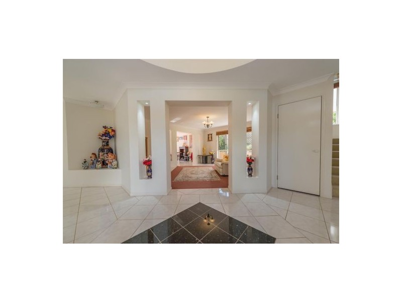 6 Clearmount Cr, Carindale QLD 4152