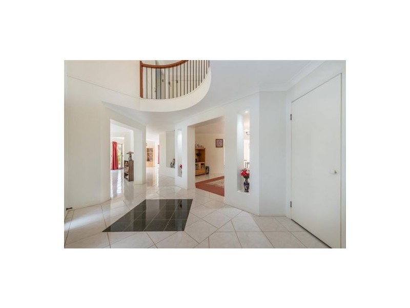 6 Clearmount Cr, Carindale QLD 4152