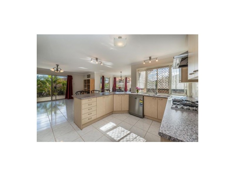 6 Clearmount Cr, Carindale QLD 4152