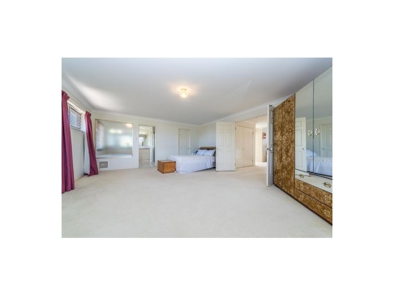 6 Clearmount Cr, Carindale QLD 4152