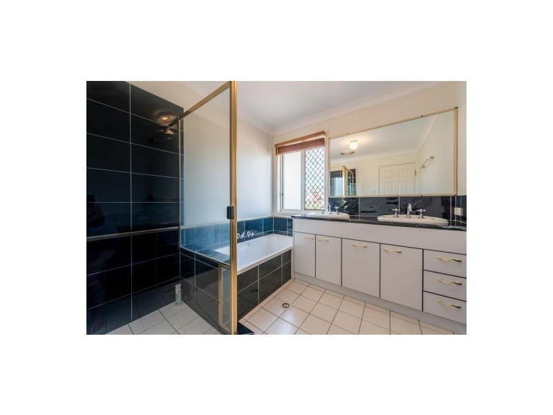 6 Clearmount Cr, Carindale QLD 4152