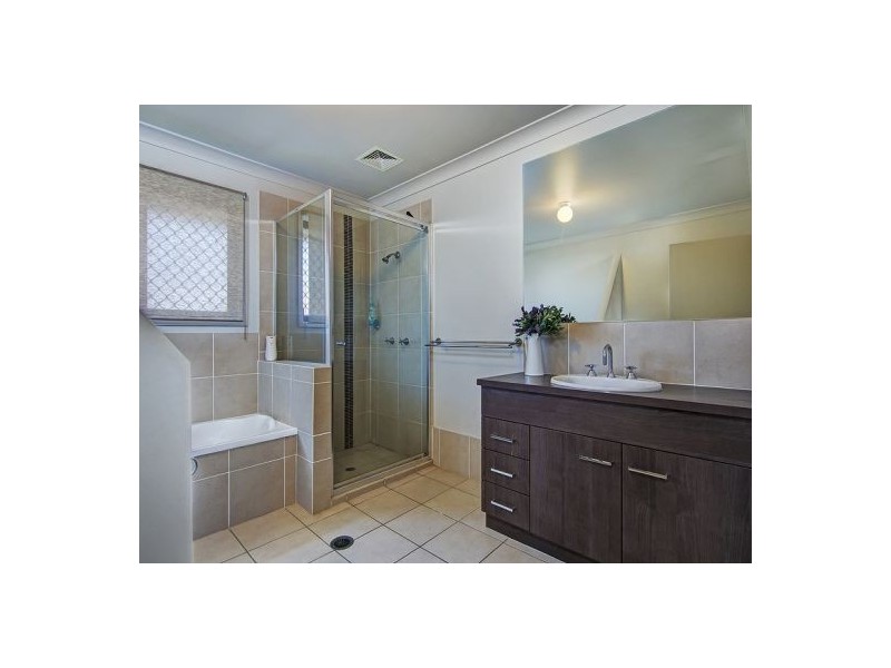 5 Mapelton Cct, Parkinson QLD 4115
