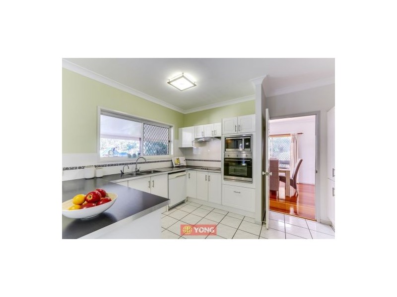 99 Davrod St, Robertson QLD 4109