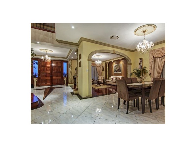 127 The Parkway, Stretton QLD 4116