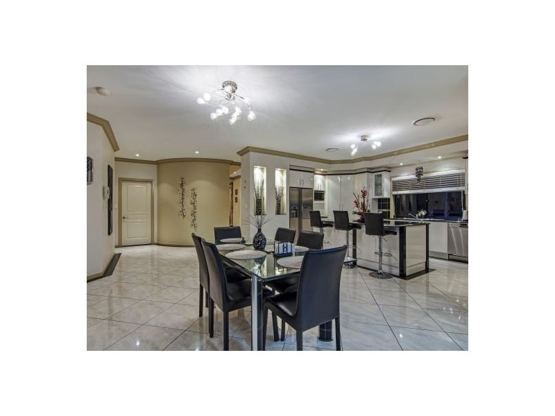 127 The Parkway, Stretton QLD 4116