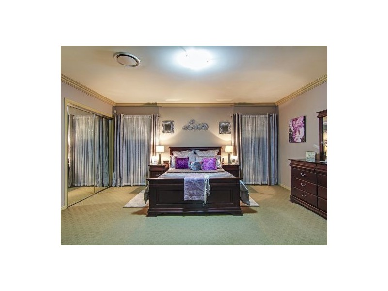 127 The Parkway, Stretton QLD 4116