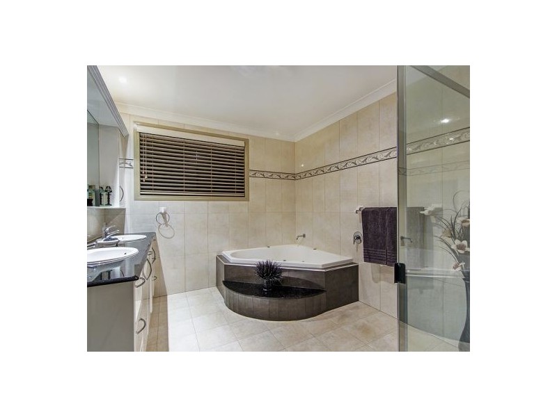 127 The Parkway, Stretton QLD 4116