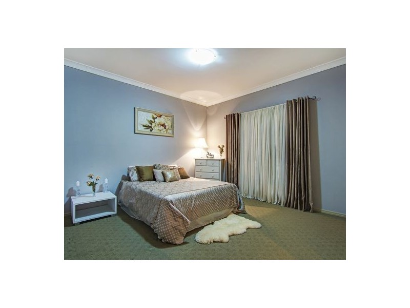 127 The Parkway, Stretton QLD 4116