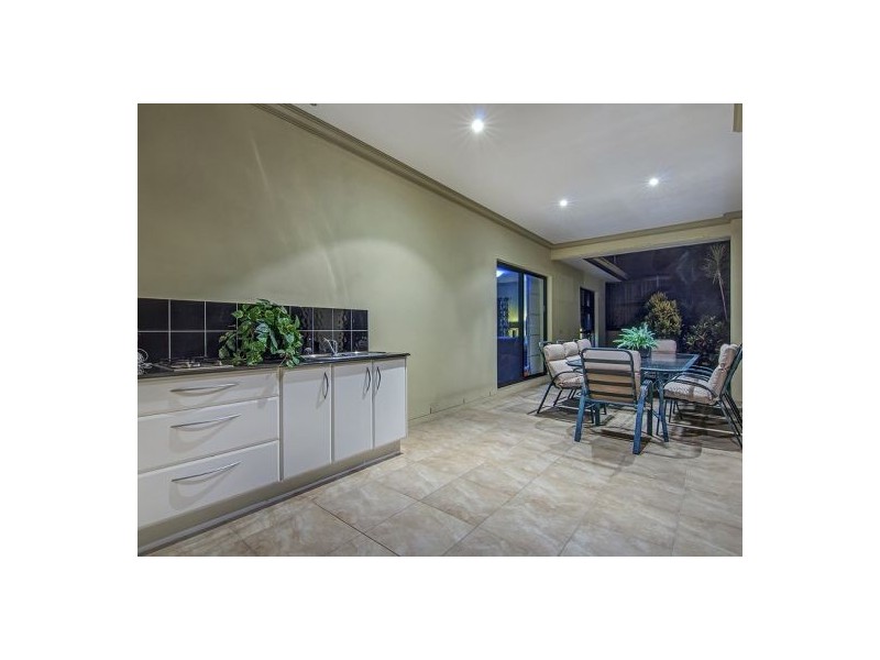 127 The Parkway, Stretton QLD 4116