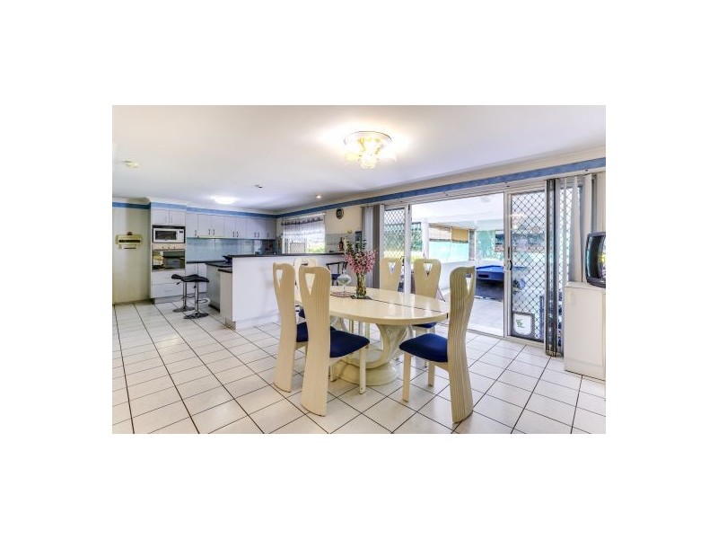 18 Mozart Pl, Mount Ommaney QLD 4074