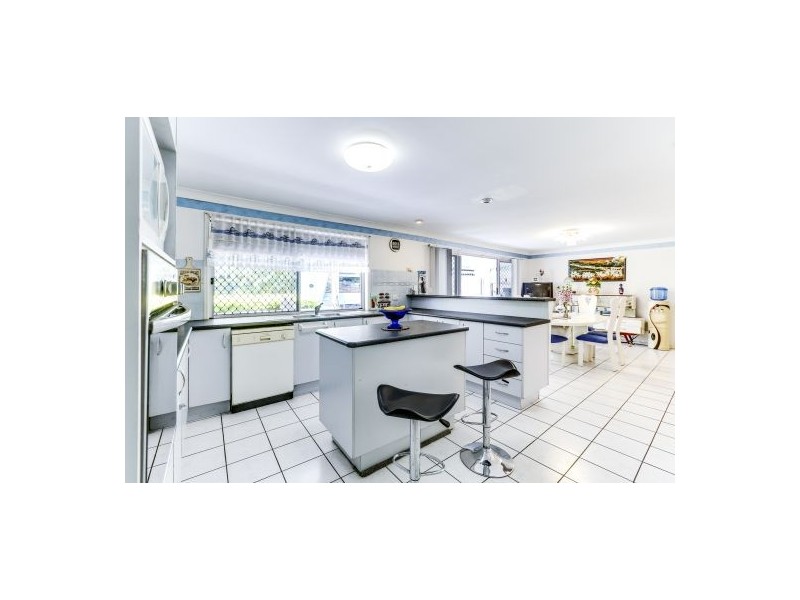 18 Mozart Pl, Mount Ommaney QLD 4074