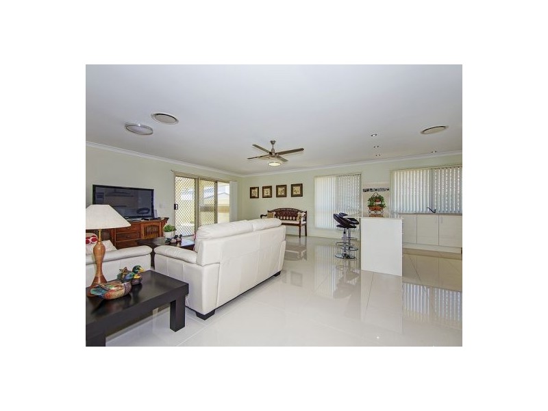 11 Harvey Pl, Calamvale QLD 4116