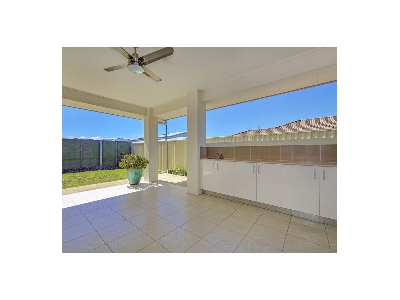11 Harvey Pl, Calamvale QLD 4116