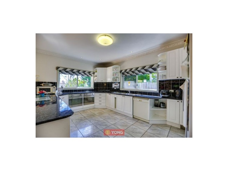 9 Hanrahan St, Robertson QLD 4109