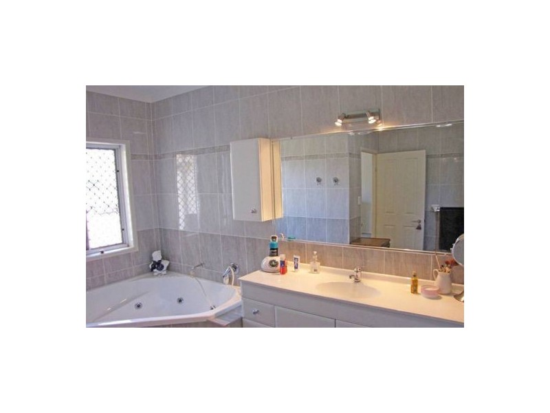 303 Ritchie Rd, Pallara QLD 4110