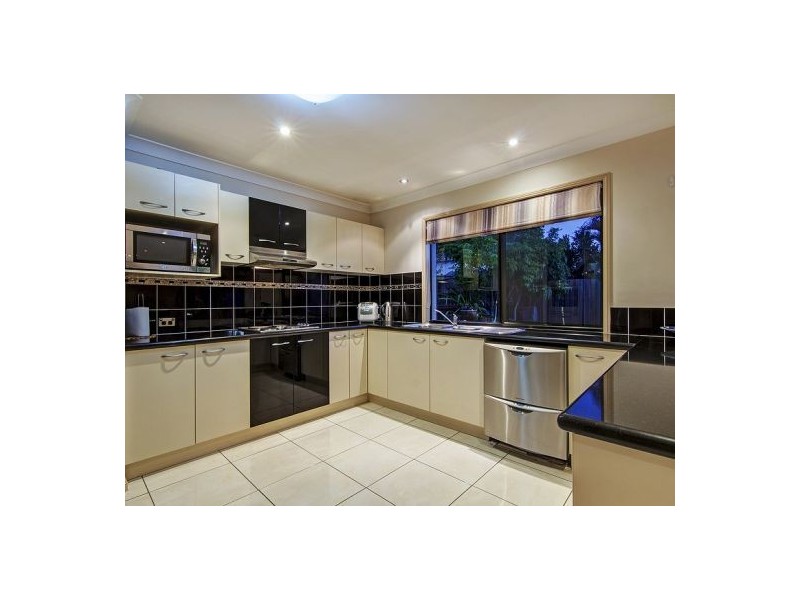 51 Willowleaf Cl, Stretton QLD 4116