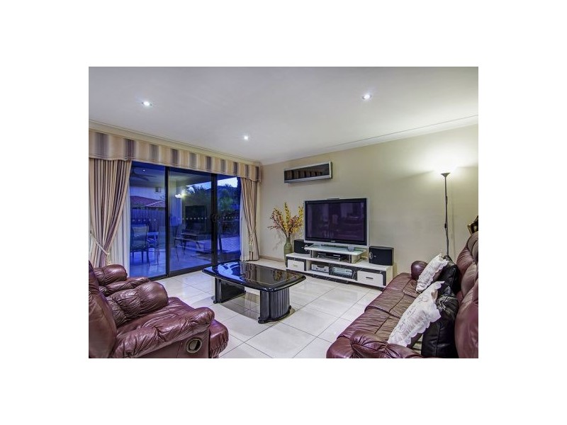 51 Willowleaf Cl, Stretton QLD 4116