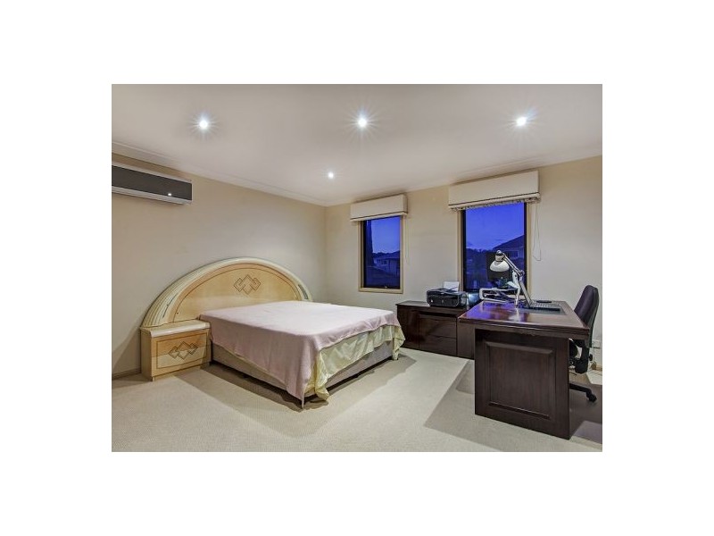 51 Willowleaf Cl, Stretton QLD 4116