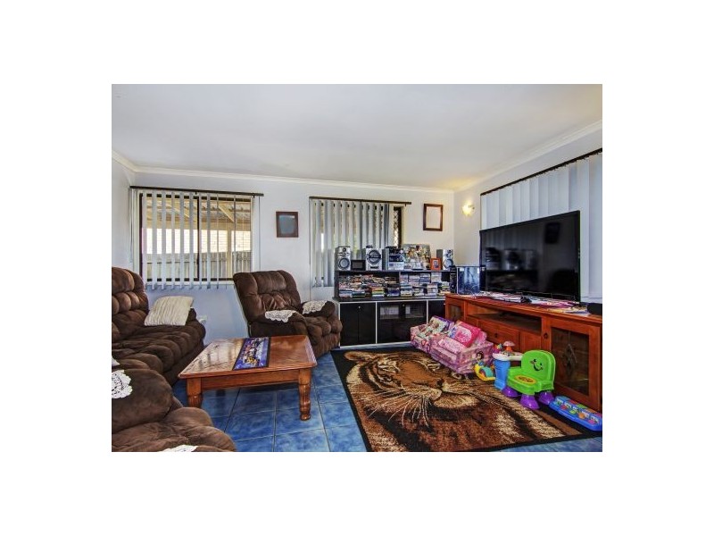 15 Whitcomb St, Hillcrest QLD 4118