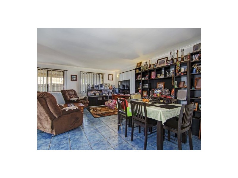 15 Whitcomb St, Hillcrest QLD 4118