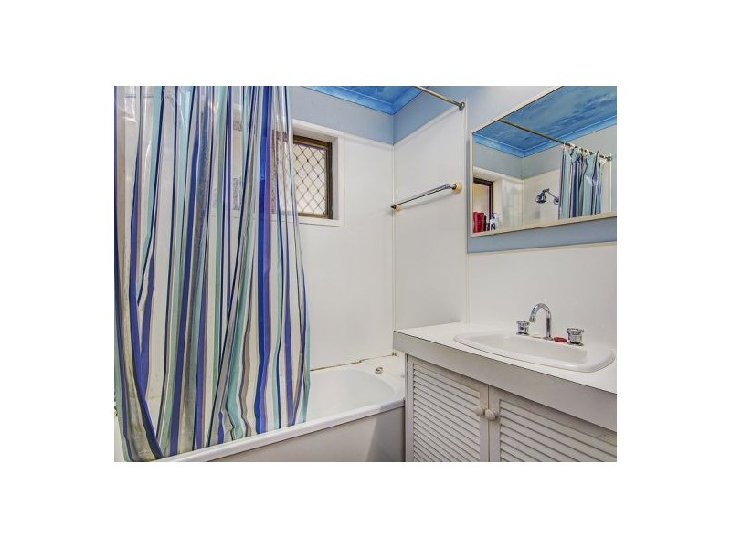 15 Whitcomb St, Hillcrest QLD 4118
