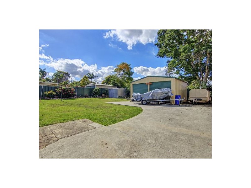 15 Whitcomb St, Hillcrest QLD 4118