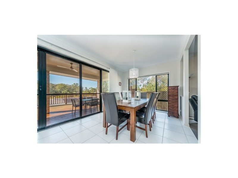 3 Charles Glen St, Daisy Hill QLD 4127