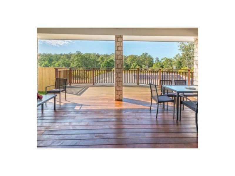 3 Charles Glen St, Daisy Hill QLD 4127