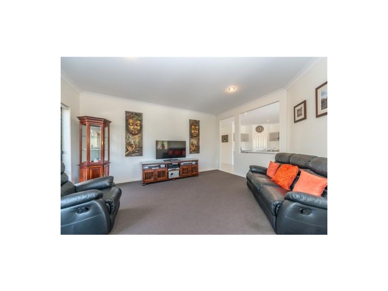 3 Charles Glen St, Daisy Hill QLD 4127