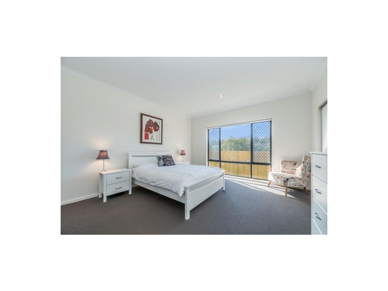 3 Charles Glen St, Daisy Hill QLD 4127