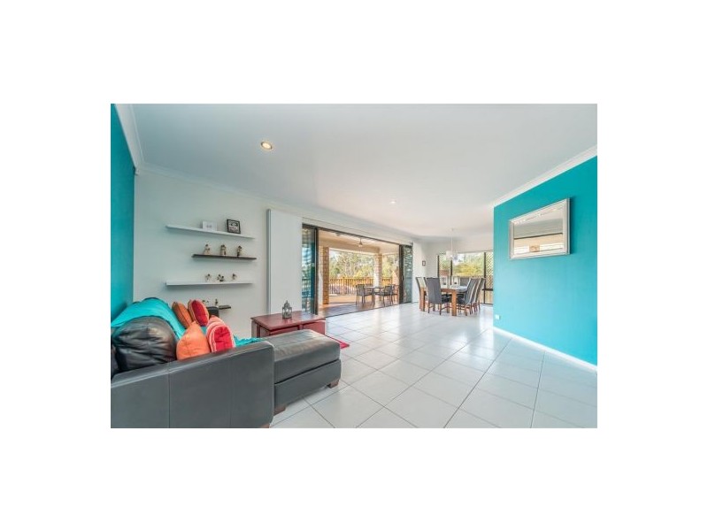 3 Charles Glen St, Daisy Hill QLD 4127