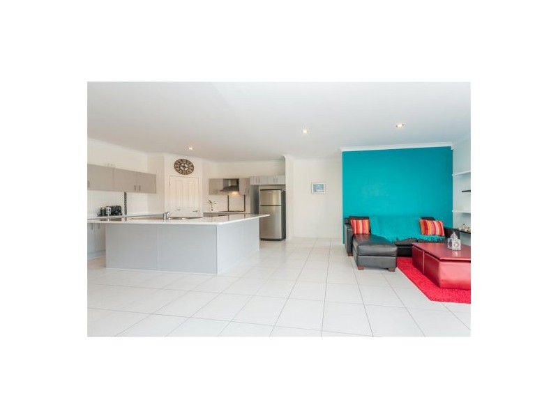 3 Charles Glen St, Daisy Hill QLD 4127