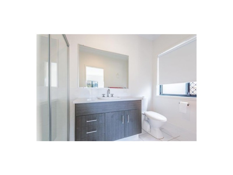 3 Charles Glen St, Daisy Hill QLD 4127